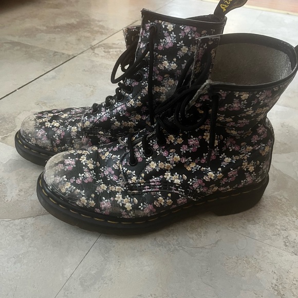 Doc Martin, leather, floral boots size 7 - Picture 4 of 8